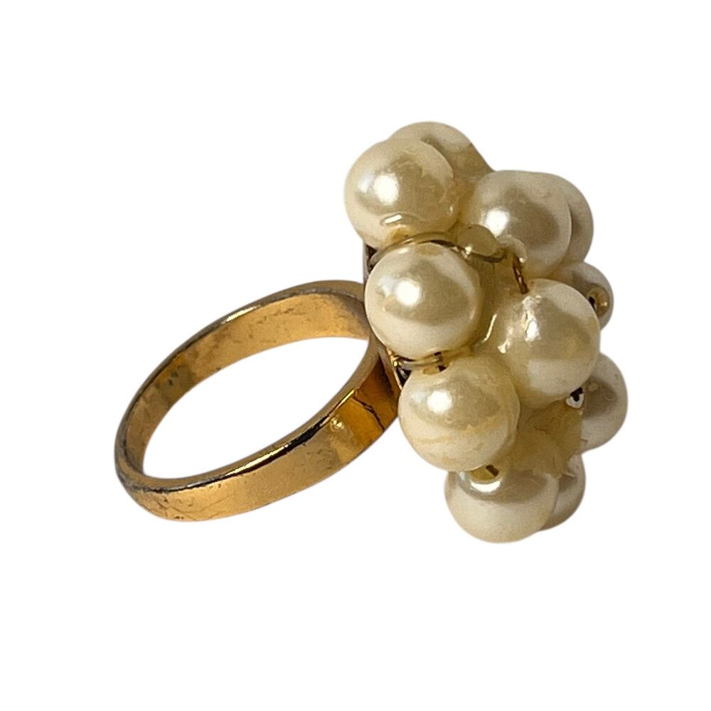 Womens Size 7 Statement Womens Ring Pearls Cream Gold Tone Classic